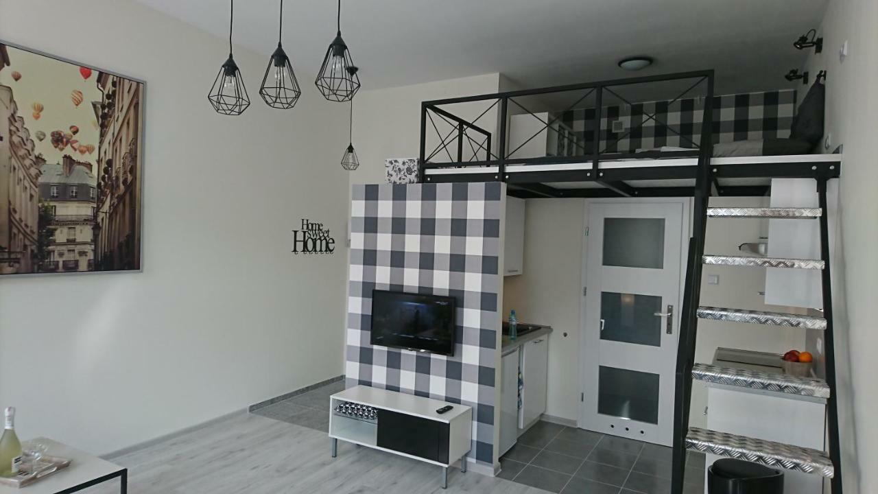 Klimatyczny Apartament W Magicznym Miejscu Lodź Bagian luar foto